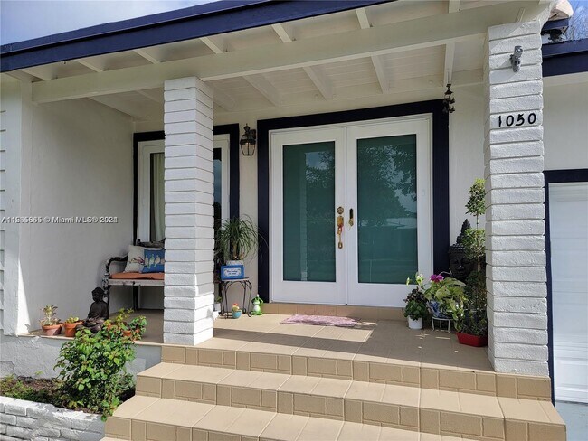 Photo - 1050 Falcon Ave