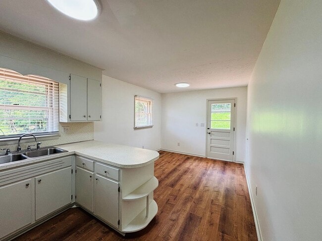 Photo - 1341 Jennelle Rd