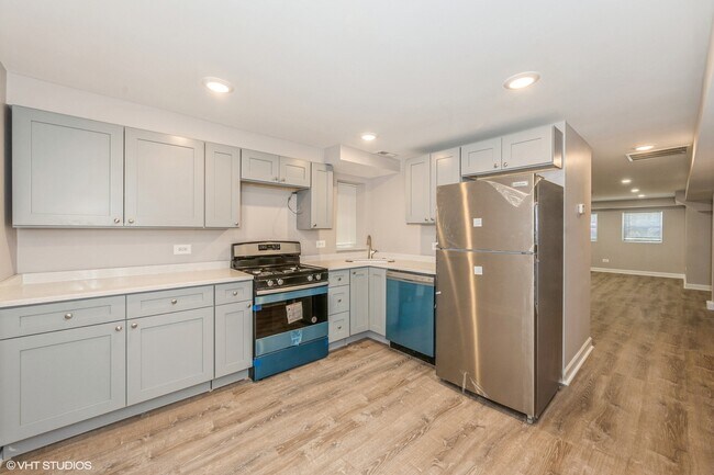 Photo - 2626 N Ridgeway Ave Unit GRD