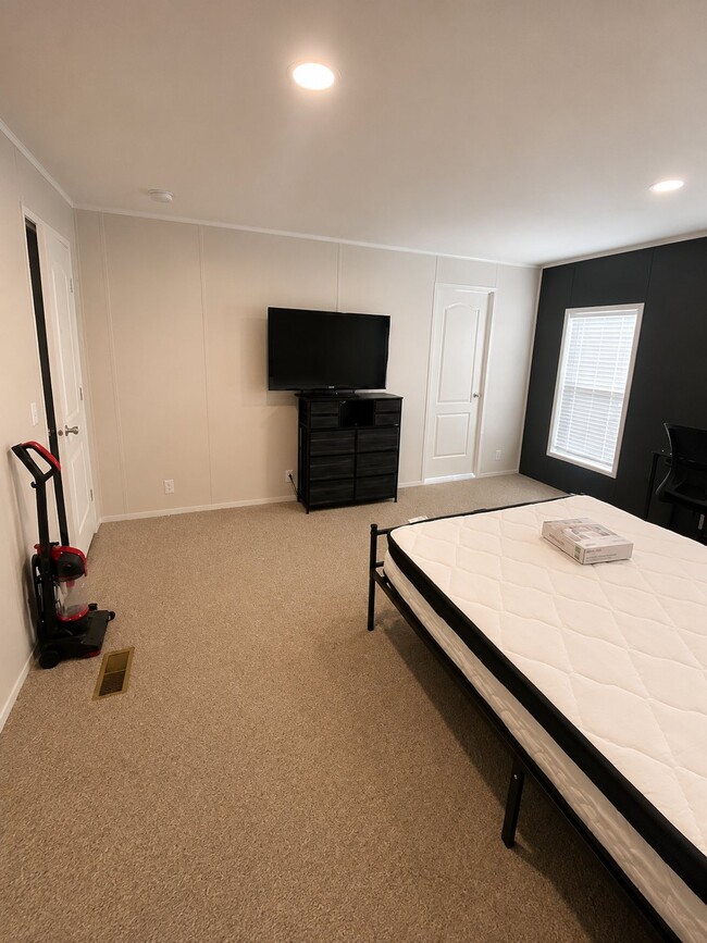 325 Robin Ln