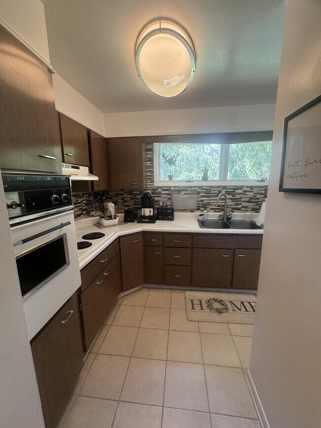 384 W Lawrence St Unit Apartment