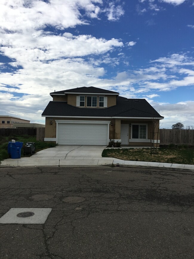 Madera 2 story home - Madera 2 story home