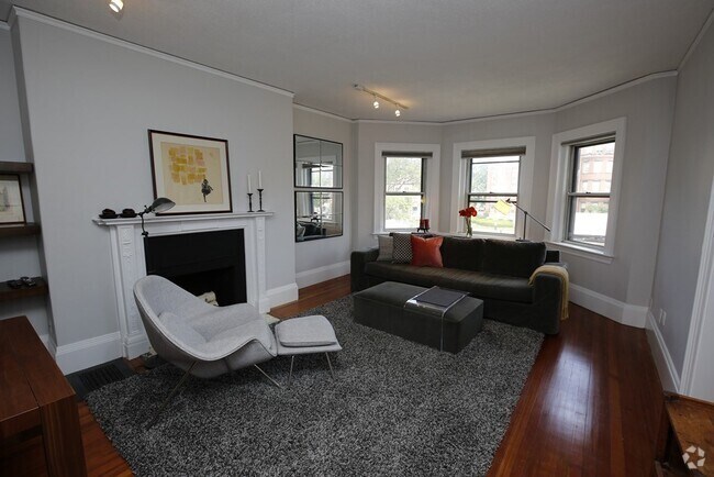 Building Photo - 919 Beacon St Unit 2 Rental
