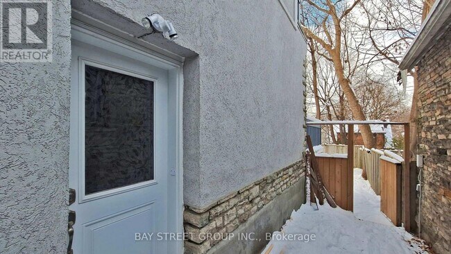 Photo - 390 Roehampton Ave
