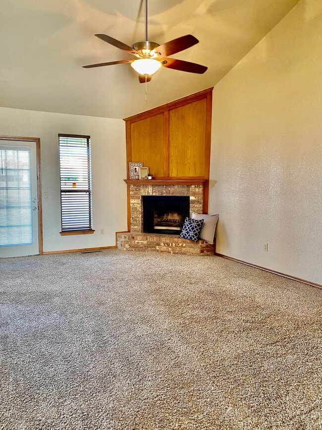 Photo - FOR LEASE - MOORE SCHOOL DISTRICT