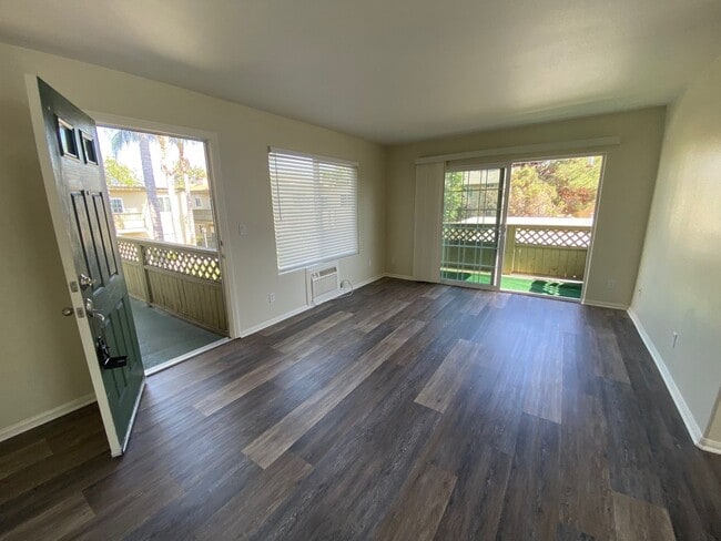 Clean-Remodeled 2 bed, 1-1/2 bath Gated Co... - Clean-Remodeled 2 bed, 1-1/2 bath Gated Co... Condo Unit 21