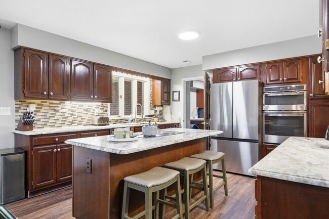 Photo - 1126 Somerset Ln