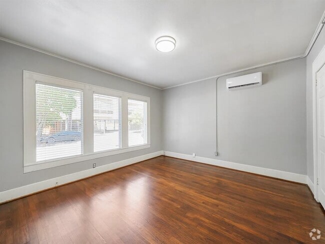 Building Photo - 2411 Dunlavy St Rental