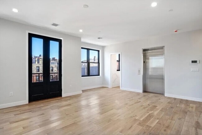 Photo - 210 Endicott St Unit 4