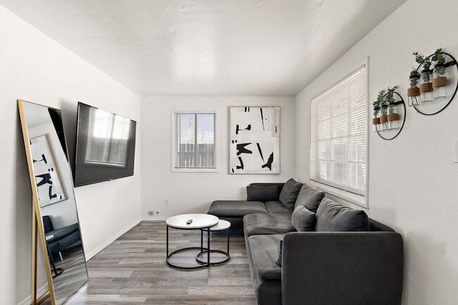 Photo - 704 W Main St Apartamento Unidad ID1244338P
