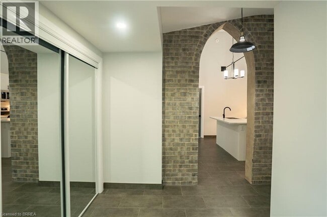 Photo - 130 Elgin St Unit 5