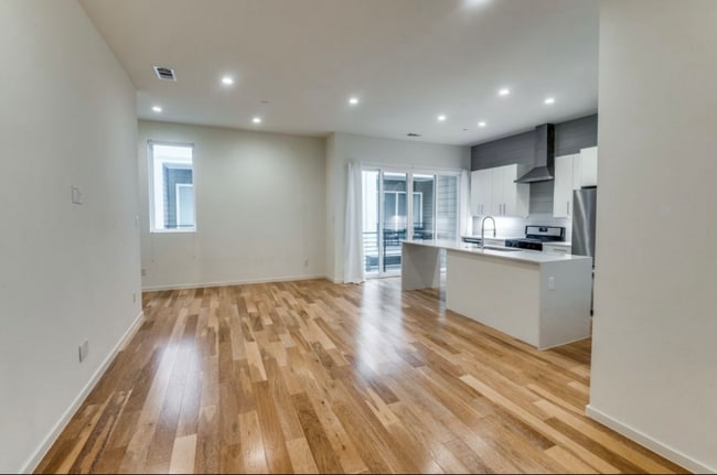 Building Photo - 3812 San Jacinto St Rental