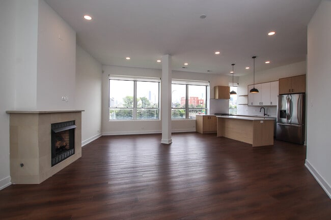 Photo - 1001 N Milwaukee Ave Unit 204