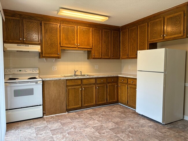 Photo - 2 Bedroom, 1.5 Bathroom Condo in Winston-S... Unit B