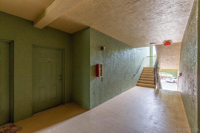 Photo - 350 Crestwood Cir Unit 203