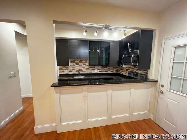 Building Photo - 1801 Beacon St