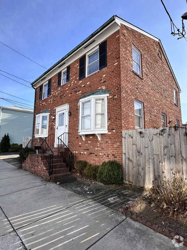 Building Photo - 610 Gibbon St Rental