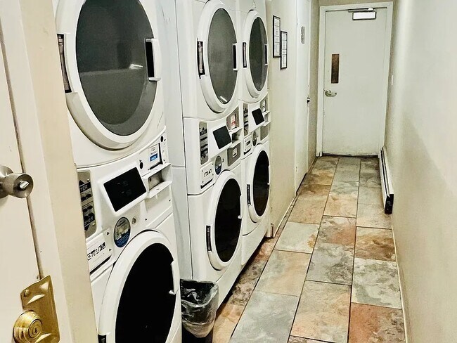 Photo - Apex 980 Unit 8