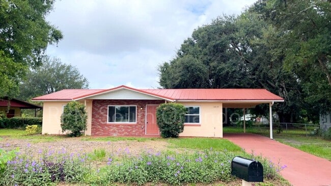 Charming 3-Bedroom Home with Spacious Back... - Charming 3-Bedroom Home with Spacious Back...