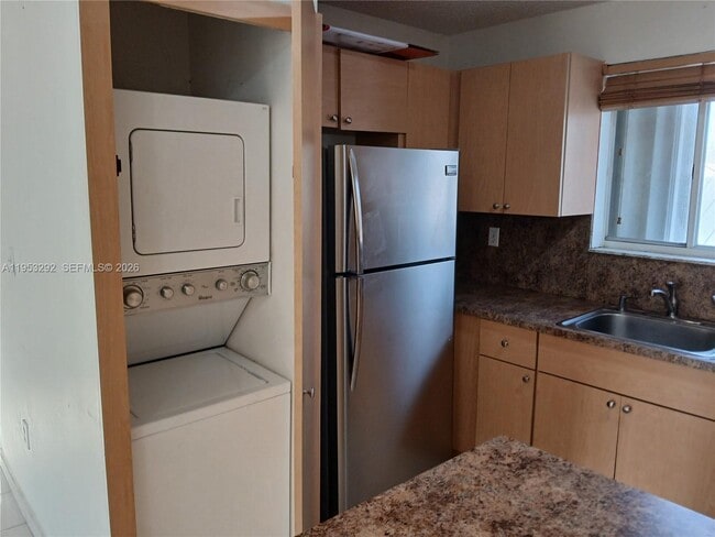 Building Photo - 3254 W 70th St Unit 202