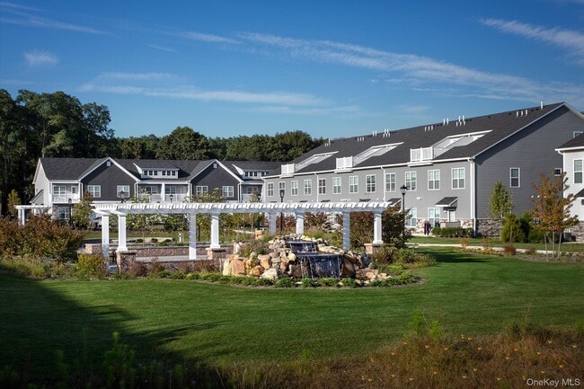 Building Photo - 495 Middle Country Rd Unit 58