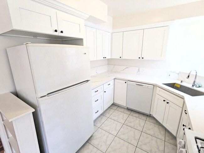 Building Photo - 1743 N Edgemont St Rental