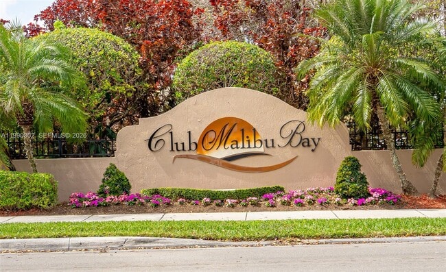 Building Photo - 935 NE 33rd Terrace Unit 203