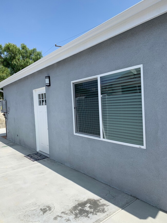 Frente del apartamento - 3932 Walgrove Ave Unidad 3932 Walgrove Ave  A