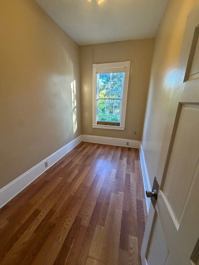 518 E Waldburg St Unit B