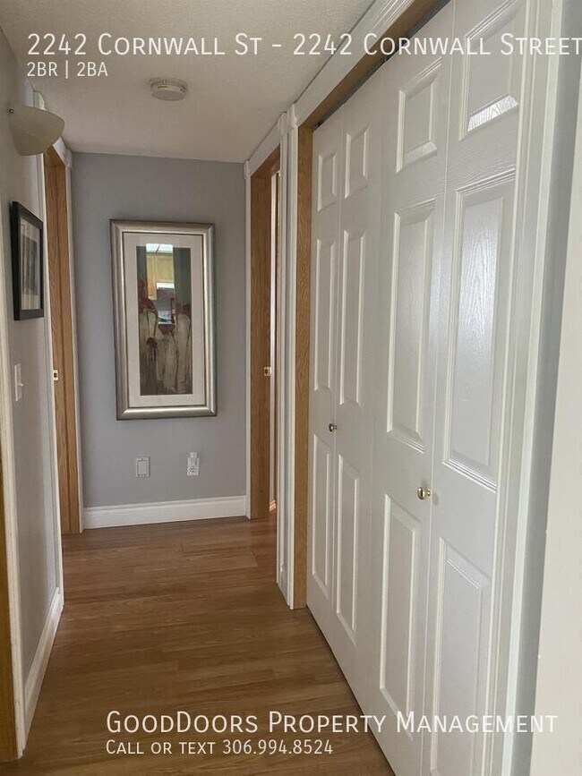 Photo - 2242 Cornwall St