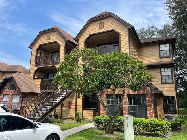 Building Photo - 315 Lakepointe Dr Unit 102