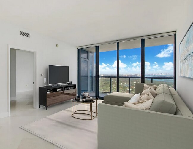 Photo - 601 NE 36th St Unidad 3208