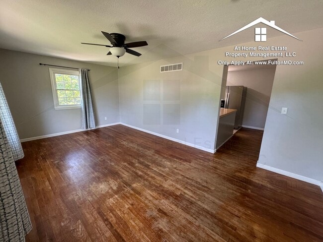 Photo - 1304 Bradley Ln