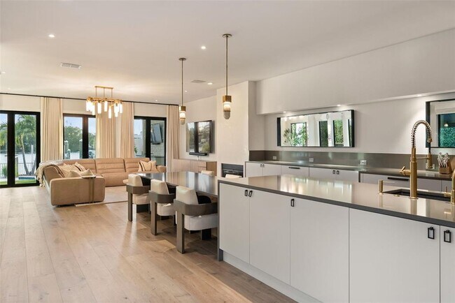 Photo - 1123 Abbeys Way