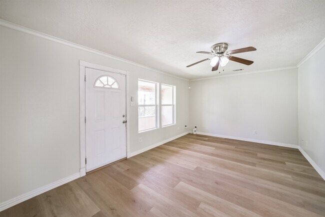 Photo - 1510 Tarley St