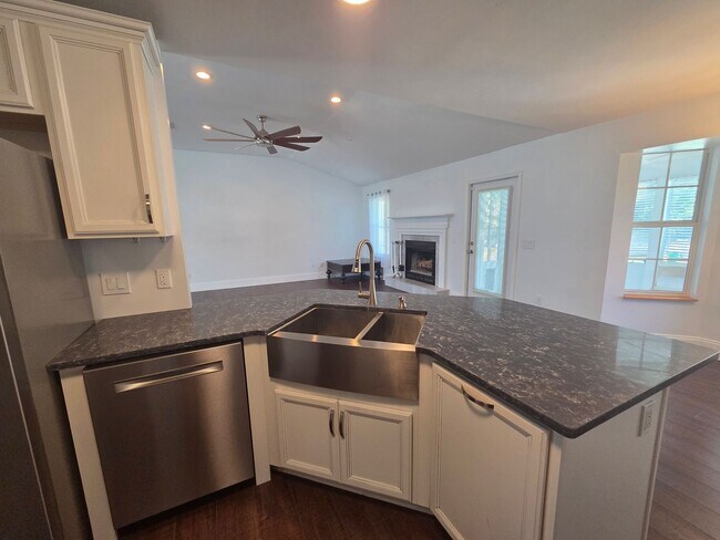 Photo - Spacious 4Bed/2Ba Brick Home w/Inground Pool in Mowat Highlands! *1/2 OFF Security Deposit for Ac...