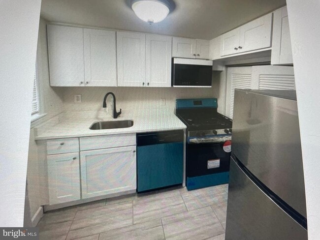 Photo - 2588 Iverson St