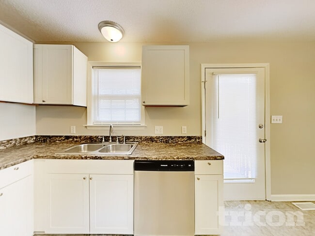Photo - 1428 Smokey Mountain Dr