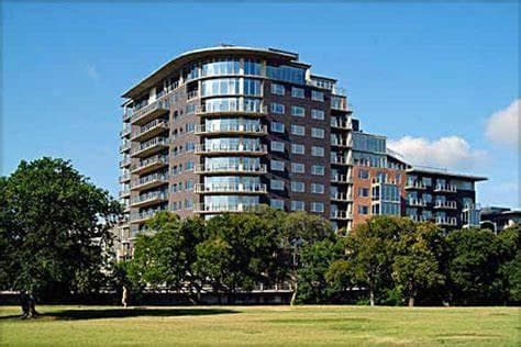 Building Photo - 901 W 9th St Unit 404