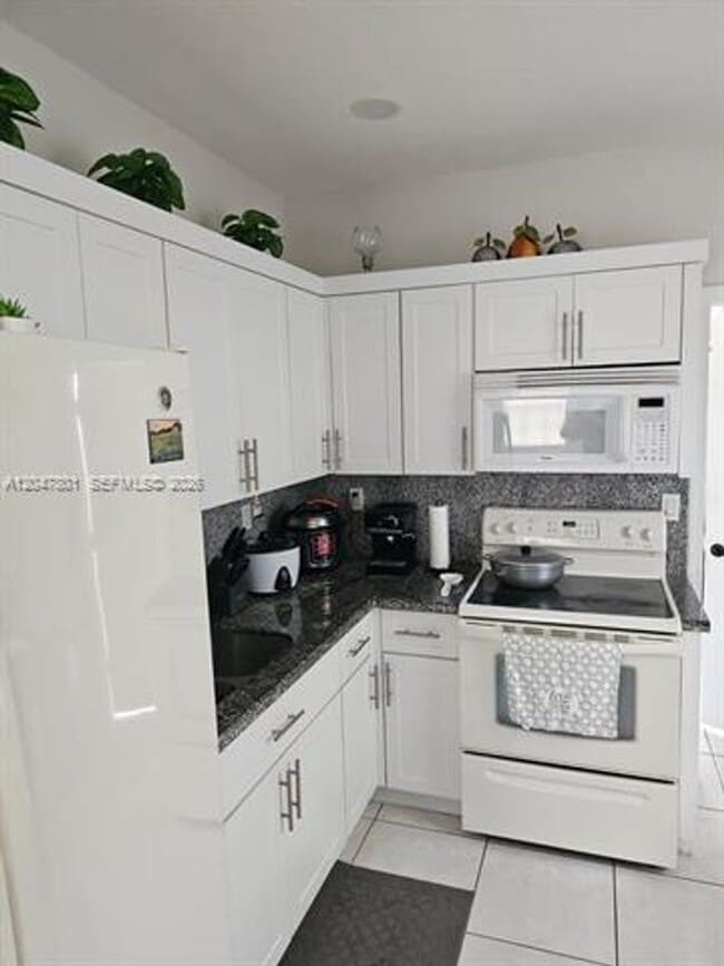 Building Photo - 7565 N Augusta Dr Unit 0