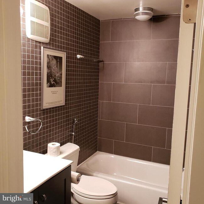 Building Photo - 534 S Charles St Unit R81