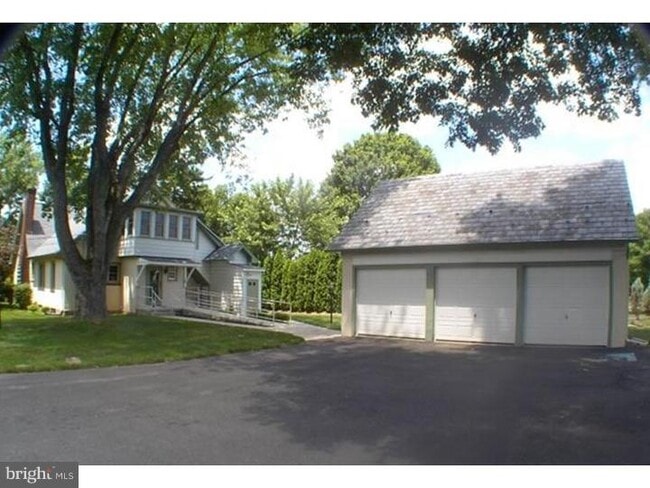 Building Photo - 140 W Butler Ave Rental