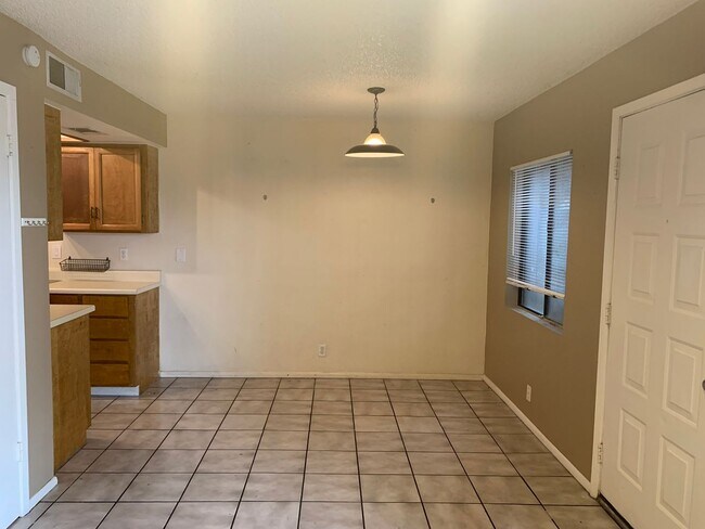 Photo - Wonderful 2 bedroom 1.5 bath unit in Chandler Unit 115