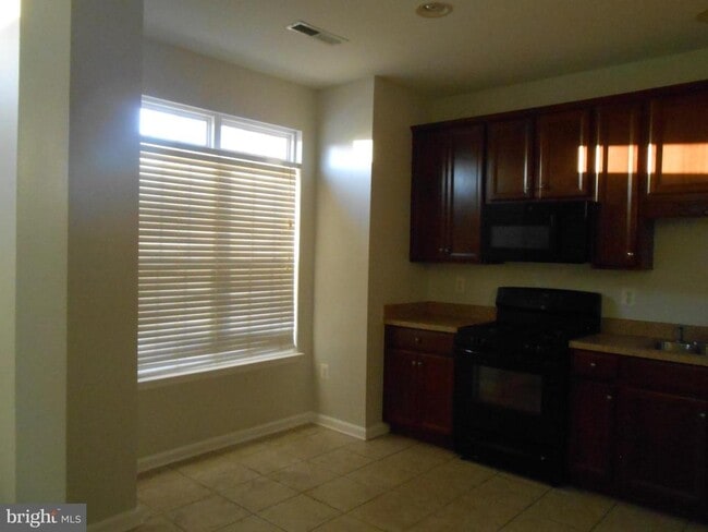 Photo - 202 London Downs Cir