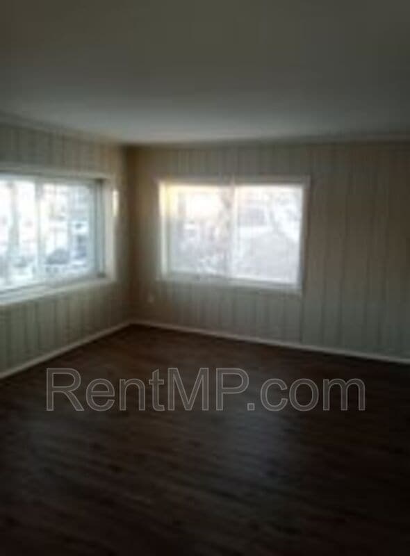 Photo - 1021 E Broadway St