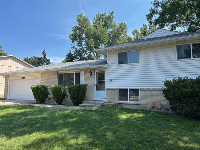 Corner Lot 4 Bedroom With AC! - Corner Lot 4 Bedroom With AC! Casa