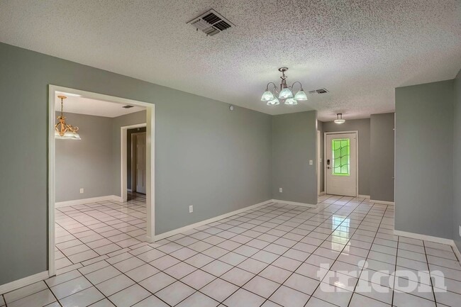 Photo - 1601 N Wills St