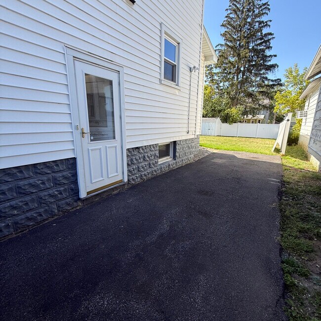 Photo - 1804 Storrs Ave