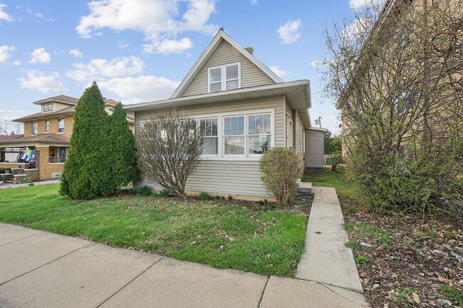 Photo - 906 State St