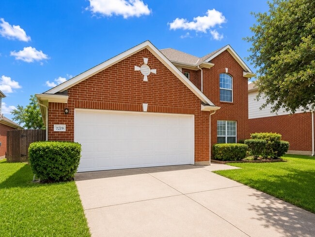 Building Photo - 7219 Brookville Ln